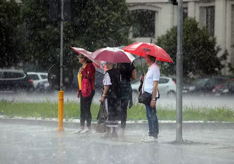 România, sub amenințarea unui ciclon din Marea Neagră. Meteorologii anunță că pot fi tornade