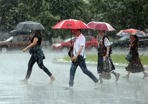 După caniculă, vin vijeliile! Zonele aflate de azi sub avertizare cod portocaliu și galben de furtuni