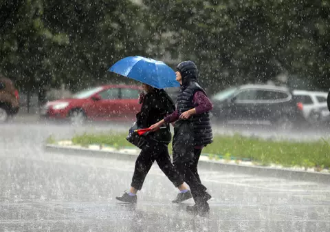 Noi avertizări de vreme rea: furtuni puternice în 15 județe, în următoarele două zile
