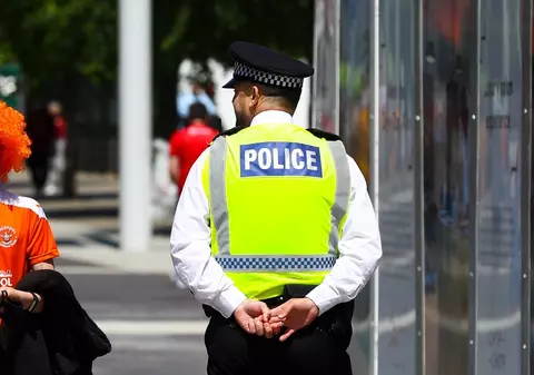 Polițiști români din Londra, urmăriți penal pentru că nu au respectat carantina. Cum s-au dat de gol