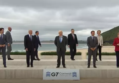 Liderii grupului G7, fotografie de familie în deschiderea summitului. Prima doamnă a SUA: „Mă simt ca la nuntă”