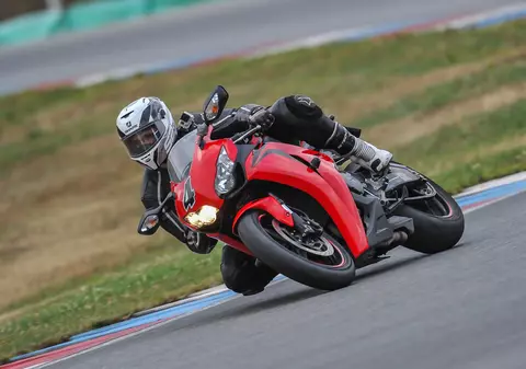 (Publicitate) Moda cizmelor moto