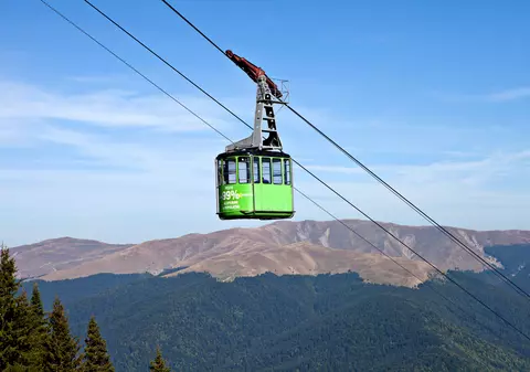 Verificări sporite la telefericele românești, după tragedia din Italia. „Și noi avem instalații destul de vechi, de 40 de ani”
