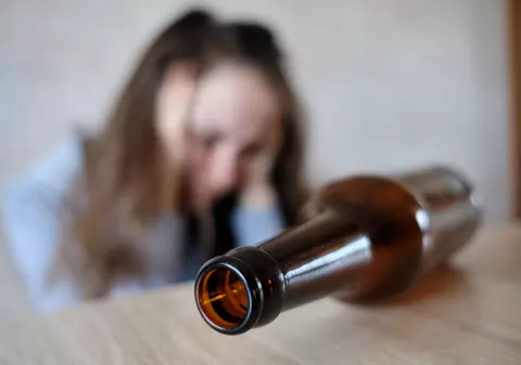 Directoarea de la școala din Ciolpani, unde o elevă a fost găsită aproape de comă alcoolică, a demisionat