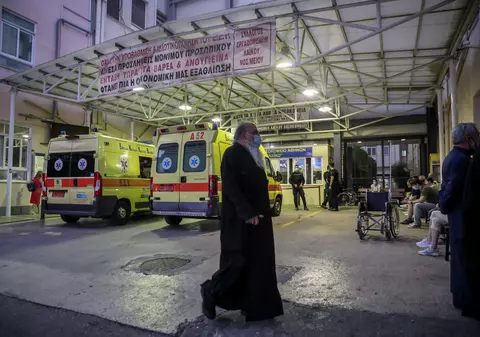 Șapte mitropoliți, atacați de un preot acuzat de implicare în trafic de droguri