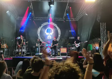 REPORTAJ | Festivalurile de muzică revin, primul din Iași s-a ținut într-o pădure. „Circulă un sindrom post-COVID la festivalurile astea”