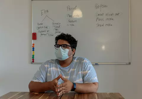 Un tânăr indian ajută elevii români să recupereze materia pierdută în pandemie. „Am văzut ce impact poate avea educația în viața unui om”