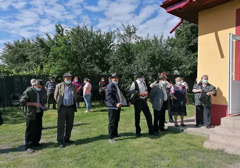 Un primar din Ialomița a mers din poartă în poartă, ca să convingă oamenii să se vaccineze. La ce rată de vaccinare a ajuns comuna