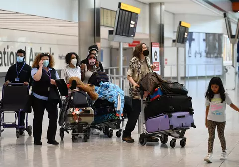 Britanicii nevaccinați care călătoresc în Portugalia trebuie să intre în carantină. Tot mai multe state introduc restricții din cauza variantei Delta