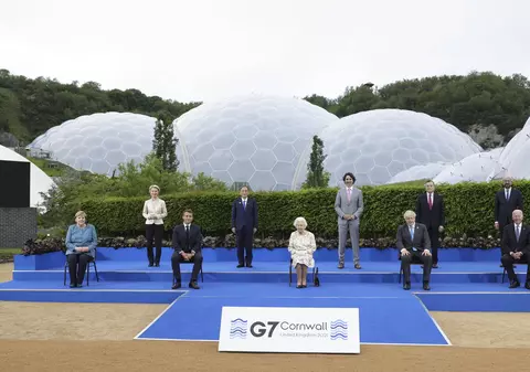 Regina Elisabeta a II-a, la fotografia de grup cu liderii G7: „Ar trebui să arătăm de parcă ne-am simţi bine?”