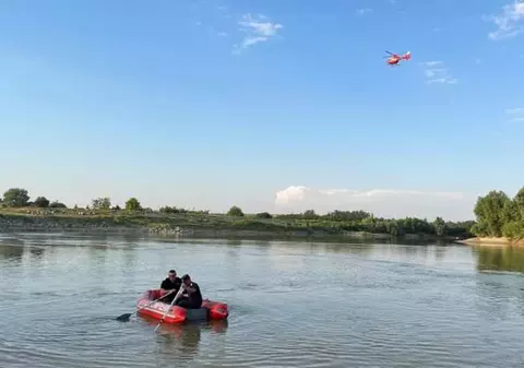 Doi copii, dați dispăruți în apele Siretului. Salvatorii reiau căutările mâine