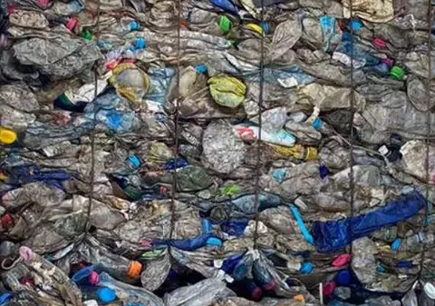 Peste 17 tone de deșeuri din plastic din Grecia, oprite la Vama Giurgiu