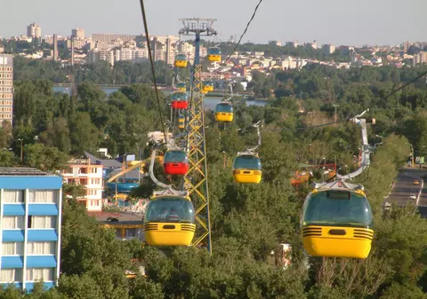 Telegondola din Mamaia s-a blocat cu peste 100 de persoane în cabine. Două au suferit atacuri de panică