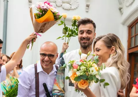 Liviu Teodorescu și Iulia s-au căsătorit religios. Ținutele celor doi au atras atenția tuturor
