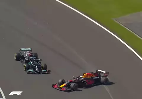 Accident în Formula 1 între Max Verstappen și Lewis Hamilton