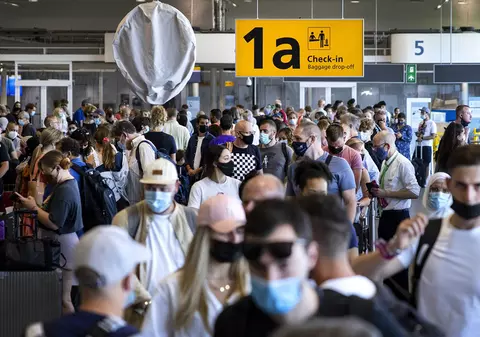 Virusologi din Olanda: Varianta Delta se răspândește și printre persoanele vaccinate