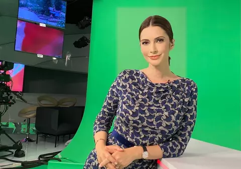 Cum a fost surprinsă Andreea Berecleanu în Gara de Nord, în București. Prezentatoarea călătorește cu trenul