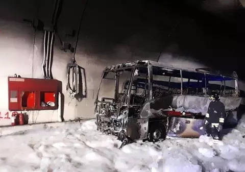 Un șofer este eroul Italiei: a salvat 25 de copii dintr-un autobuz cuprins de flăcări