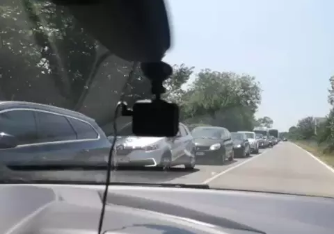 Coadă uriașă la granița cu Bulgaria, de la Vama Veche. Aglomerație și la vama Nădlac