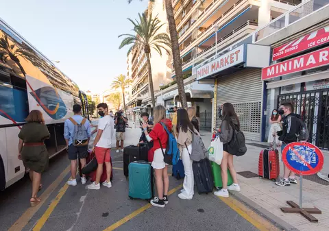 Numărul cazurilor de Covid a explodat în Spania, mai ales în rândul tinerilor