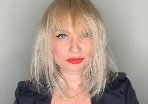 Cristina Cioran a împlinit 44 de ani. Fiica ei e încă în spital. „E la incubator și va mai sta acolo”