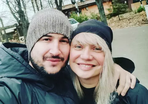 Dezvăluirile logodnicului Cristinei Cioran la două zile de când vedeta a născut prematur. „Nu am voie să merg să le vizitez”