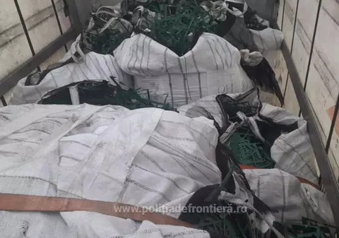 Peste 22 de tone de deșeuri din aluminiu și combine frigorifice uzate, blocate la intrarea în România