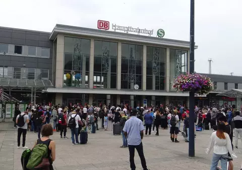 Valiza plină cu haine a unui român a fost aruncată în aer de Poliție în gara din Dortmund