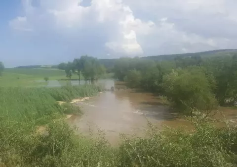 Şedinţă la Ministerul Mediului, după ce s-a rupt un dig din Neamţ. A fost transmis mesaj RO-Alert