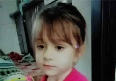 O fetiță de 5 ani din Buzău, căutată de familie și autorități, după ce a dispărut de acasă