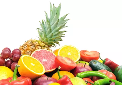 Ce să mănânci vara. Trei tipuri de alimente care nu trebuie să lipsească din dieta ta