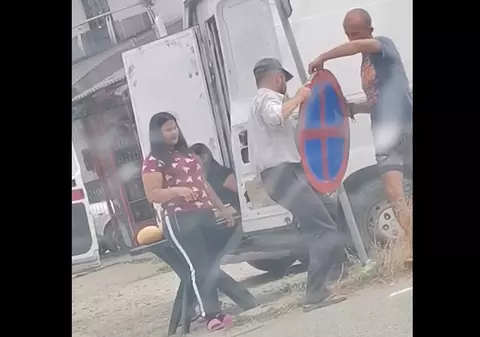 Au demontat indicatorul cu oprirea interzisă, ca să oprească lumea să ia pepeni de la ei
