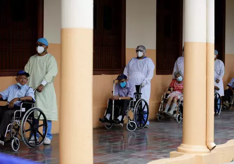 Oficialii SUA, tot mai convinși că persoanele vulnerabile vor avea nevoie în curând de a treia doză de vaccin anti-COVID