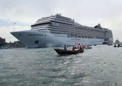 Veneția interzice, din august, accesul marilor nave de croazieră în centrul istoric al orașului