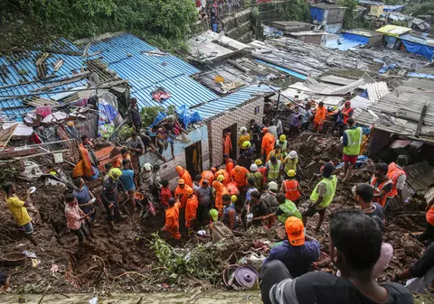 India, devastată de inundații și alunecări de teren. Cel puţin 112 oameni au murit