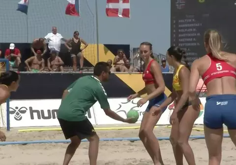 Echipa feminină de handbal pe plajă a Norvegiei, amendată pentru că a refuzat să poarte bikini. „Sunt degradanți și incomozi”