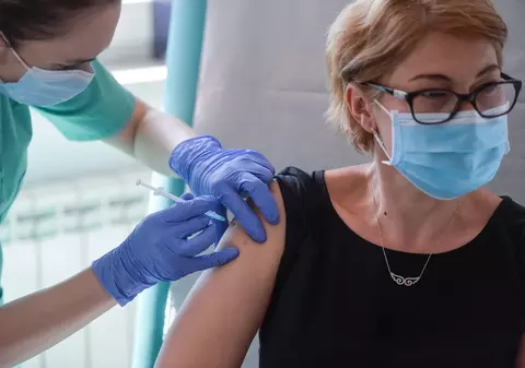 Doar 12.000 de persoane s-au vaccinat în ultimele 24 de ore. Câți români au fost imunizați la COVID până acum