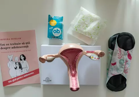 Un grup de tinere cere absorbante gratuite în școli. Sunt fete care cred că „dacă te speli când ești pe stop poți să mori”