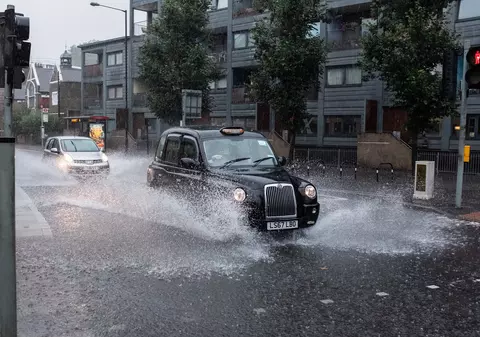 Efectele post-Brexit. Cea mai mare companie de taxiuri din Londra oferă un salariu de pornire de 5.000 de lire