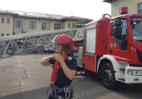 Incendiu la un vagon cu 56 tone de benzină. Traficul feroviar între Buşteni şi Azuga - blocat