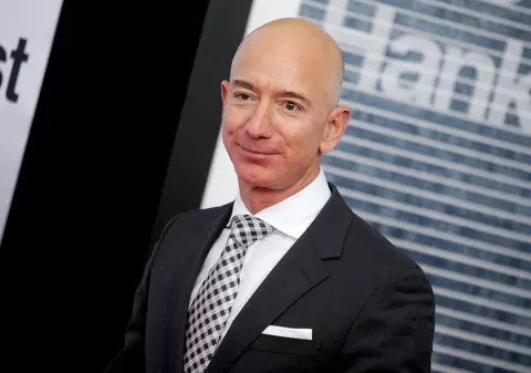 Cine e iubita lui Jeff Bezos. Fostul ei soț i-a făcut cunoștință cu celebrul miliardar