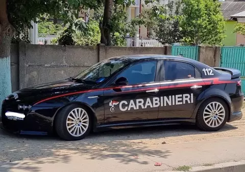 Un bărbat din Olt și-a inscripționat mașina cu „Carabinieri” și „112”. Ce a urmat