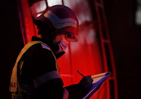 Trei copii au murit într-un incendiu care a avut loc într-o locuință din sectorul 5. Poliția a deschis un dosar penal