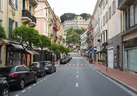 Pieton lovit de un copil de 4 ani care s-a urcat la volanul mașinii de lux a tatălui său, în Monaco