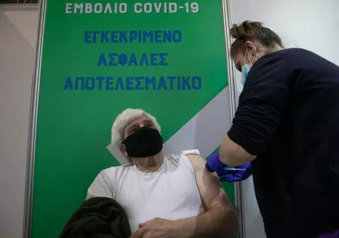 Primarii Greciei „construiesc un zid de dragoste” pentru cetățenii lor. S-au vaccinat 99,3% dintre ei