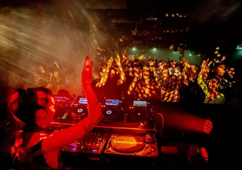 Aproape 1.000 de persoane, infectate cu Covid, după un festival de muzică din Olanda