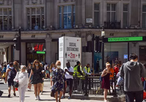Masca opțională și responsabilitate personală în fața COVID, în Marea Britanie. Scenariul făcut de un secretar de stat