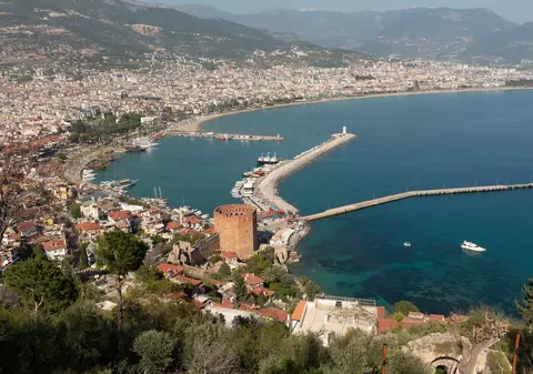 Două turiste române s-au baricadat în camera de hotel din Turcia și susțin că au fost urmărite de persoane necunoscute. Reacția MAE