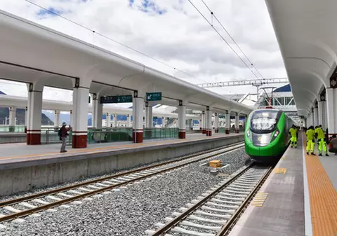 Tibet: Linie ferată de mare viteză la peste 3.000 de metri altitudine