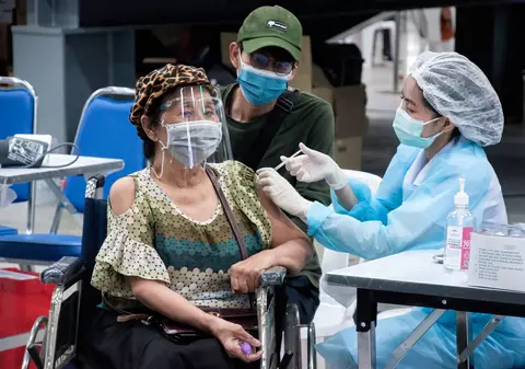 Thailanda va începe imunizarea anti-COVID a personalului sanitar cu a treia doză de vaccin